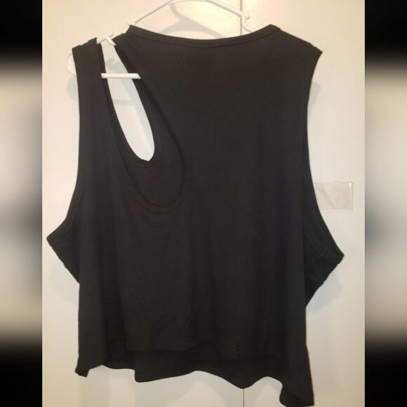 2/$25🆕️ Future Collective Kahlana Barfield Brown 4x Black Cut Out Crop Tank Top - Picture 5 of 10